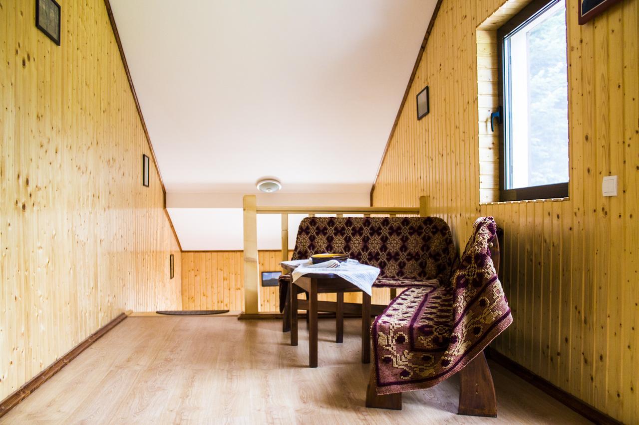 Cabana Barlogul Lupilor Villa Berevoesti Ngoại thất bức ảnh