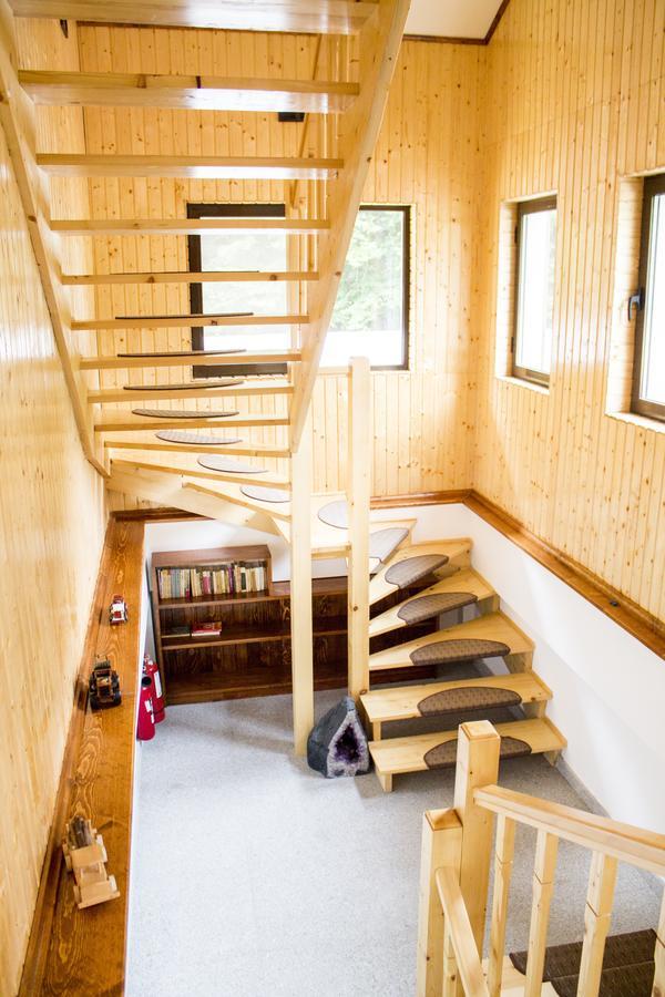 Cabana Barlogul Lupilor Villa Berevoesti Ngoại thất bức ảnh