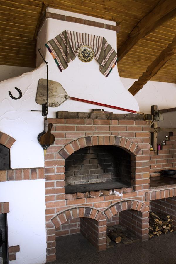 Cabana Barlogul Lupilor Villa Berevoesti Ngoại thất bức ảnh